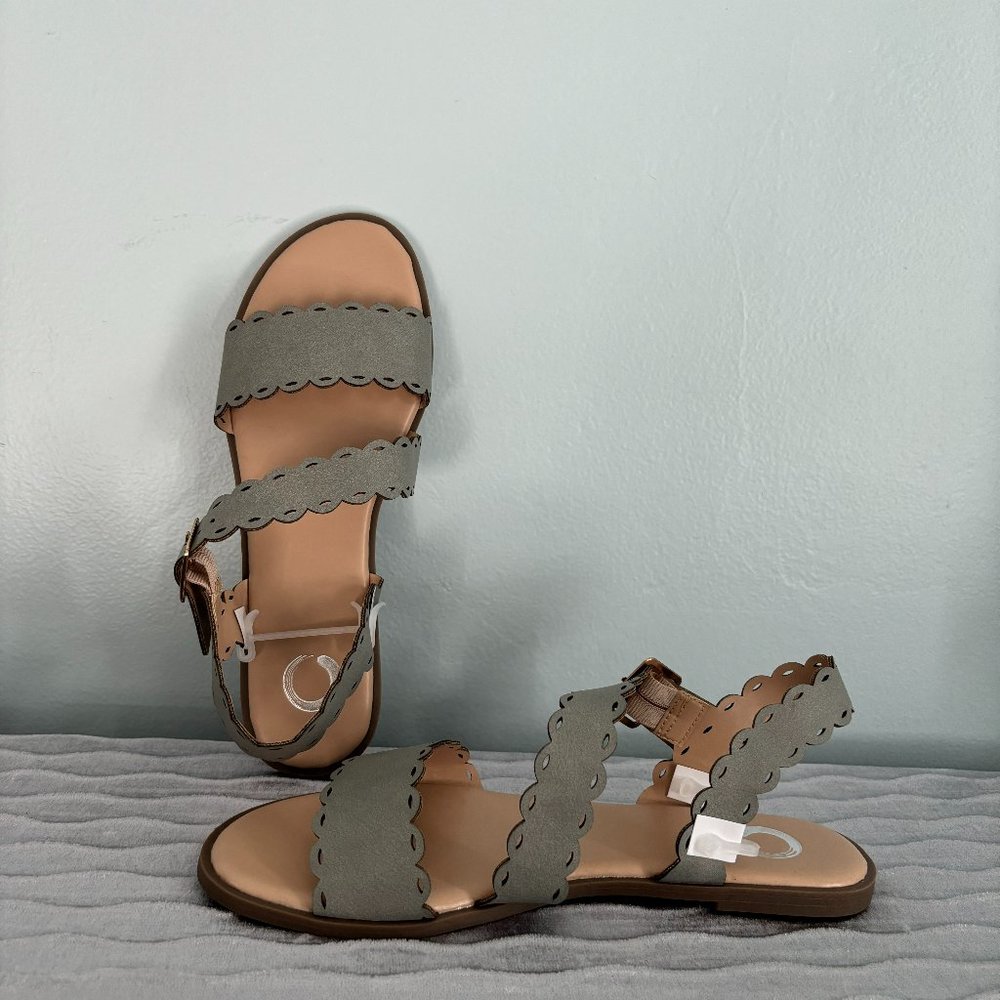 BNWT Journee Collection Aubrinn Sandals for Women
